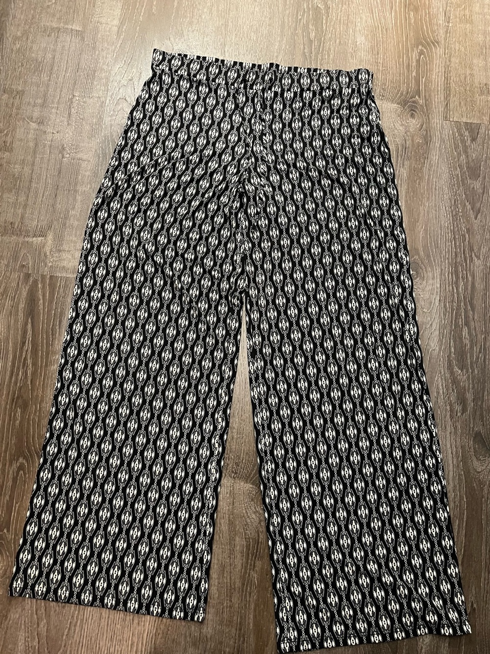 Style & Co. Black and White Aztec-Patterned Pants